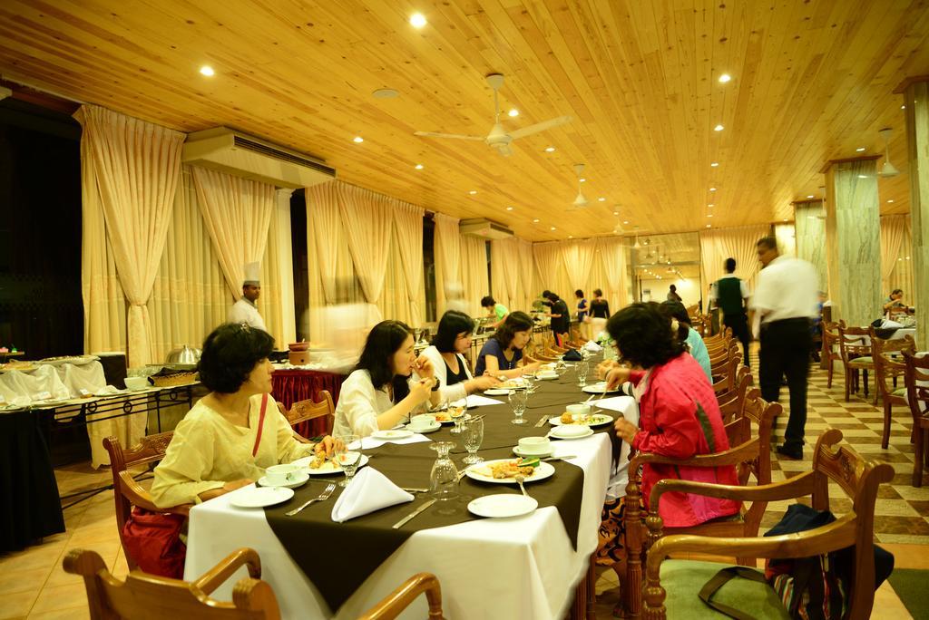 โรงแรมซูดูอราลิยา โปลอนนารูวา ภายนอก รูปภาพ